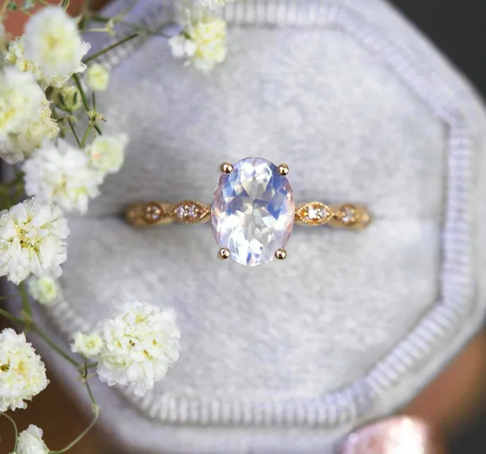 Rings Capucinne Lorna Vintage Oval Moonstone Ring
