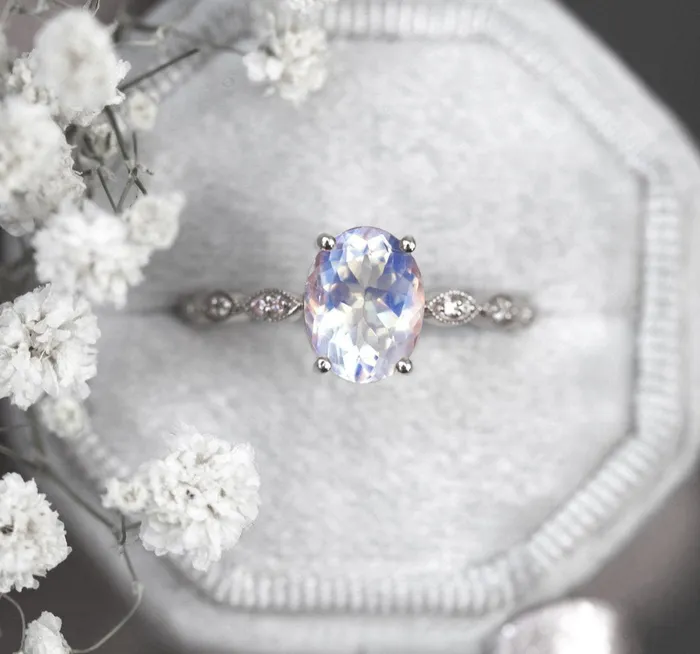 Rings Capucinne Lorna Vintage Oval Moonstone Ring