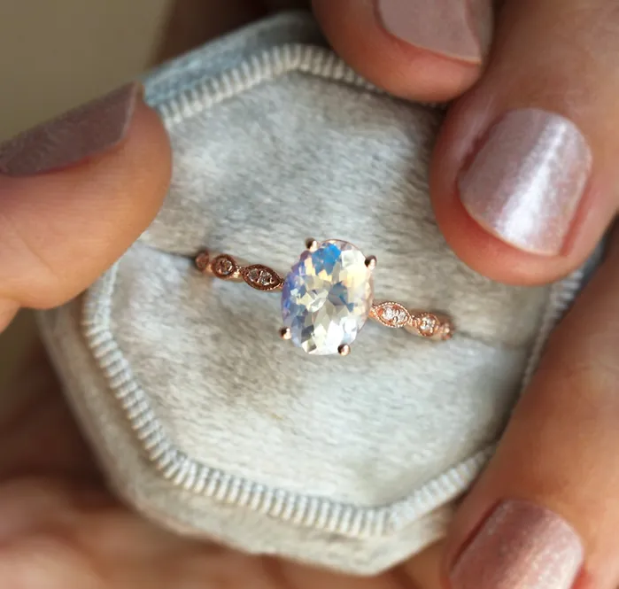 Rings Capucinne Lorna Vintage Oval Moonstone Ring
