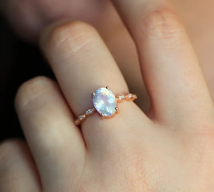 Rings Capucinne Lorna Vintage Oval Moonstone Ring