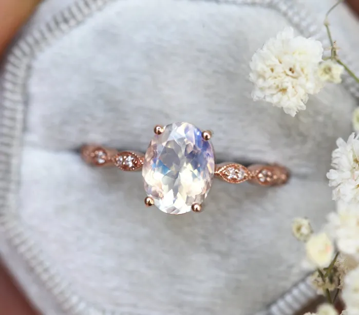 Rings Capucinne Lorna Vintage Oval Moonstone Ring