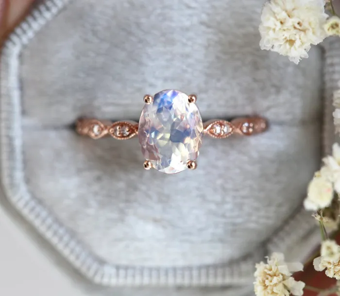 Rings Capucinne Lorna Vintage Oval Moonstone Ring