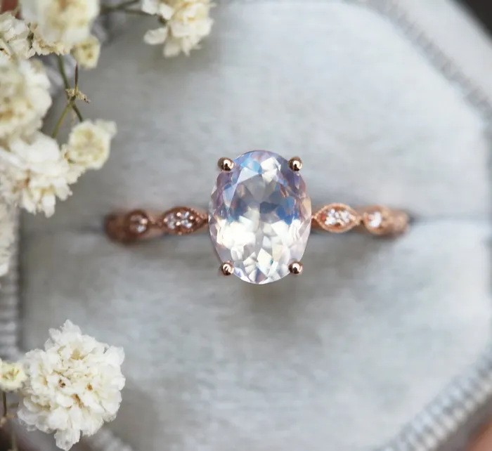 Rings Capucinne Lorna Vintage Oval Moonstone Ring