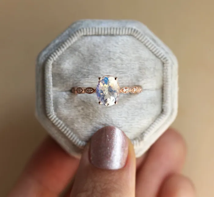 Rings Capucinne Lorna Vintage Oval Moonstone Ring